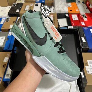Classic basketball shoes, sports shoes